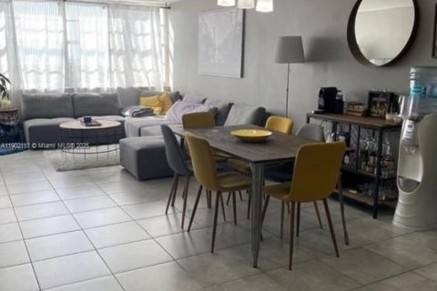 Condo in Miami, Florida, 1 bedroom  № 1953533 - photo 4