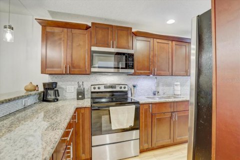 Townhouse in Clearwater, Florida 3 bedrooms, 147.25 sq.m. № 1789813 - photo 5