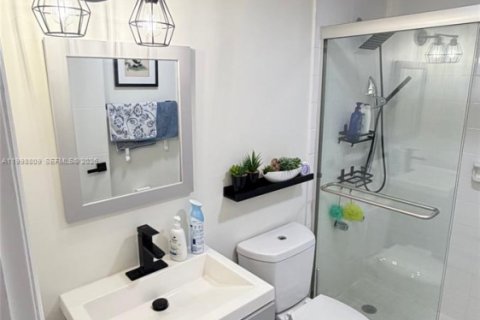 Condo in Hallandale Beach, Florida, 1 bedroom  № 2060910 - photo 14
