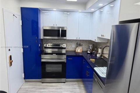 Condo in Hallandale Beach, Florida, 1 bedroom  № 2060910 - photo 3