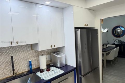 Condo in Hallandale Beach, Florida, 1 bedroom  № 2060910 - photo 5