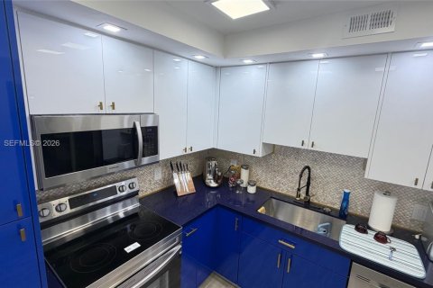 Condo in Hallandale Beach, Florida, 1 bedroom  № 2060910 - photo 4