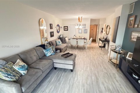 Condo in Hallandale Beach, Florida, 1 bedroom  № 2060910 - photo 10