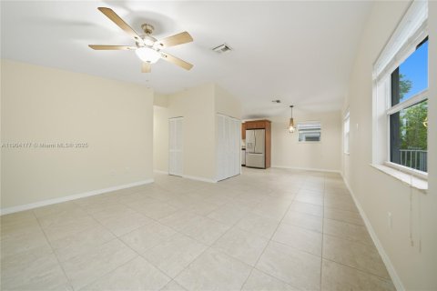 House in Key Largo, Florida 3 bedrooms, 106.65 sq.m. № 1964093 - photo 4