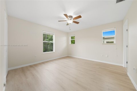 House in Key Largo, Florida 3 bedrooms, 106.65 sq.m. № 1964093 - photo 17