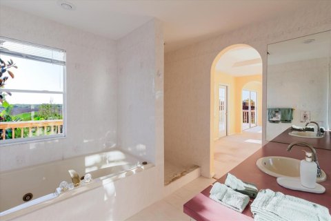Купить виллу или дом в Гудзон, Флорида 11 комнат, 160.91м2, № 2152144 - фото 15