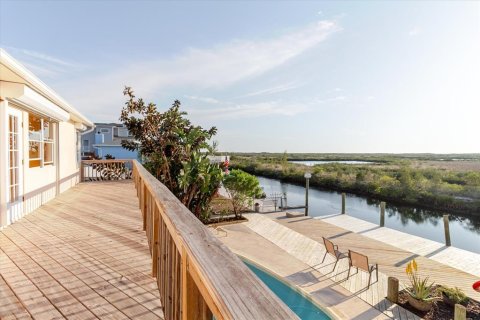 Купить виллу или дом в Гудзон, Флорида 11 комнат, 160.91м2, № 2152144 - фото 16