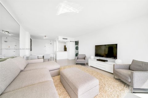 Condo in Miami Beach, Florida, 1 bedroom  № 1726918 - photo 12