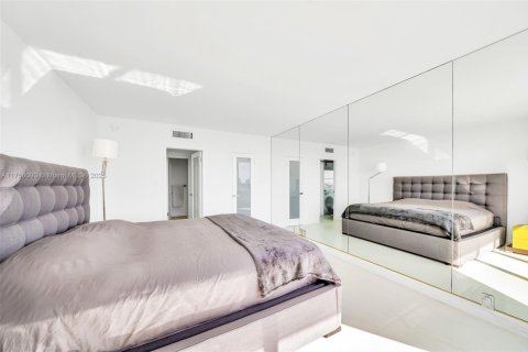 Condo in Miami Beach, Florida, 1 bedroom  № 1726918 - photo 22