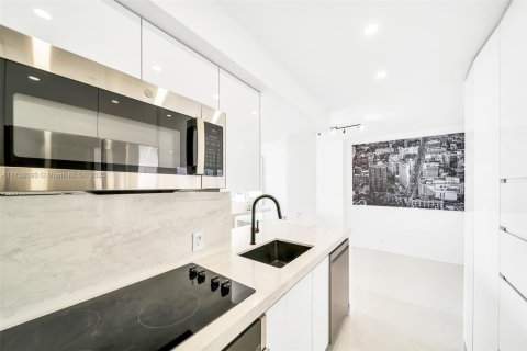 Condo in Miami Beach, Florida, 1 bedroom  № 1726918 - photo 15