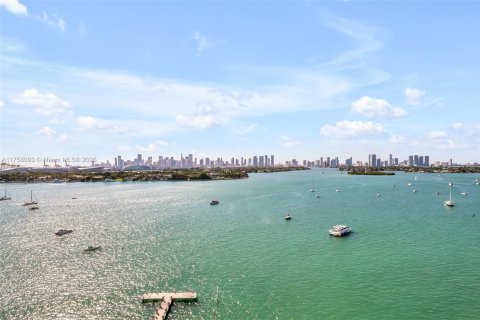 Condo in Miami Beach, Florida, 1 bedroom  № 1726918 - photo 16