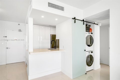 Condo in Miami Beach, Florida, 1 bedroom  № 1726918 - photo 19