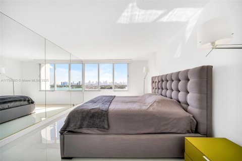 Condo in Miami Beach, Florida, 1 bedroom  № 1726918 - photo 25