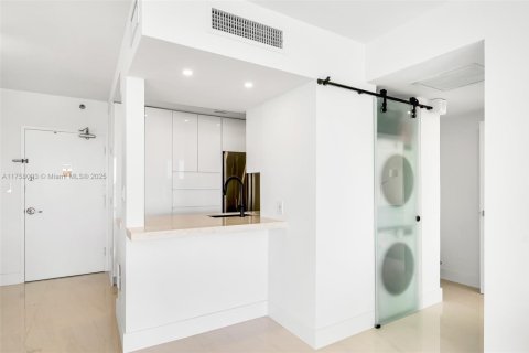 Condo in Miami Beach, Florida, 1 bedroom  № 1726918 - photo 4