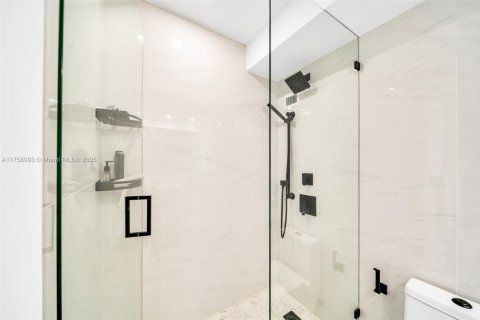Condo in Miami Beach, Florida, 1 bedroom  № 1726918 - photo 26
