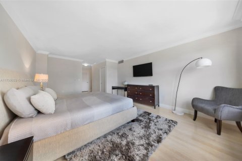 Condo in Bal Harbour, Florida, 2 bedrooms  № 1960359 - photo 27