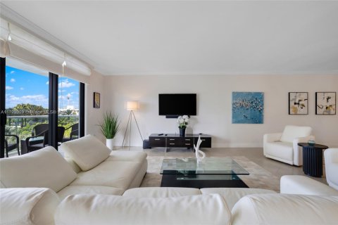 Condo in Bal Harbour, Florida, 2 bedrooms  № 1960359 - photo 5