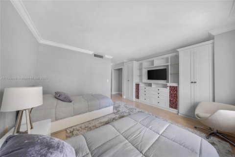 Condo in Bal Harbour, Florida, 2 bedrooms  № 1960359 - photo 20