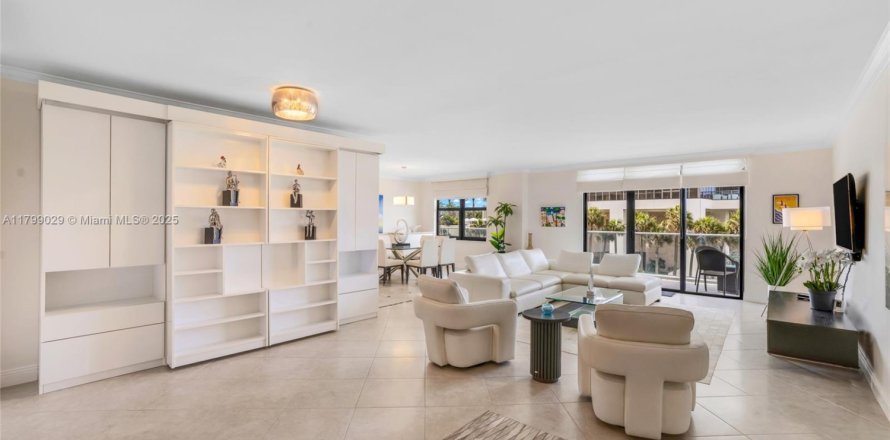 Condo in Bal Harbour, Florida, 2 bedrooms  № 1960359
