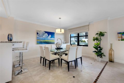 Condo in Bal Harbour, Florida, 2 bedrooms  № 1960359 - photo 9
