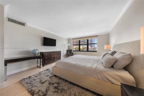 Condo in Bal Harbour, Florida, 2 bedrooms  № 1960359 - photo 25