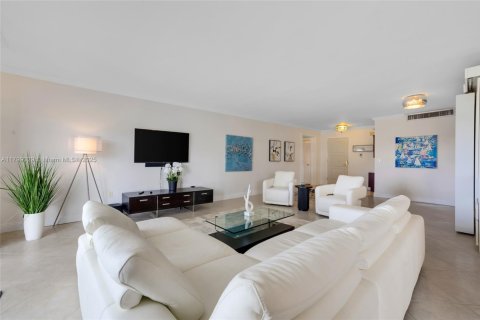 Condo in Bal Harbour, Florida, 2 bedrooms  № 1960359 - photo 6