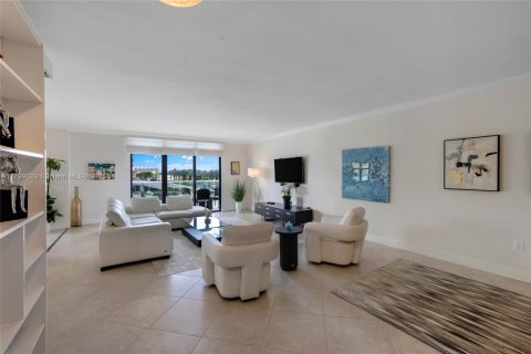 Condo in Bal Harbour, Florida, 2 bedrooms  № 1960359 - photo 3