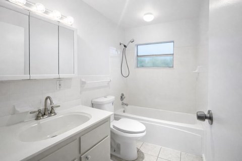 Immobilier commercial à vendre à Vero Beach, Floride: 177.44 m2 № 2083312 - photo 6