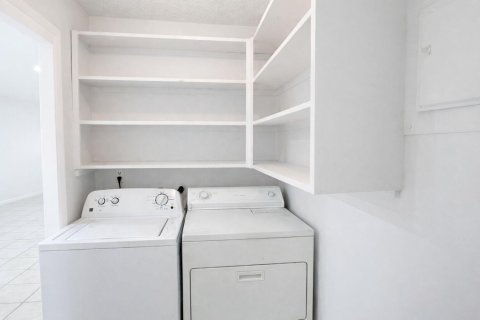 Immobilier commercial à vendre à Vero Beach, Floride: 177.44 m2 № 2083312 - photo 13
