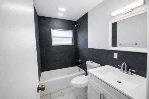 Immobilier commercial à vendre à Vero Beach, Floride: 177.44 m2 № 2083312 - photo 5