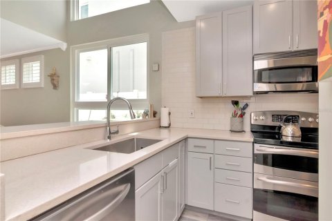 Townhouse in Tampa, Florida 2 bedrooms, 142.33 sq.m. № 1755438 - photo 4