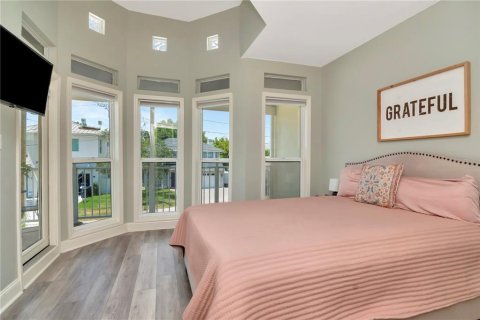 Townhouse in Tampa, Florida 2 bedrooms, 142.33 sq.m. № 1755438 - photo 12