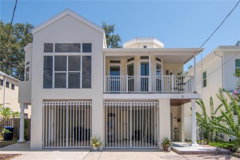 Townhouse in Tampa, Florida 2 bedrooms, 142.33 sq.m. № 1755438 - photo 1