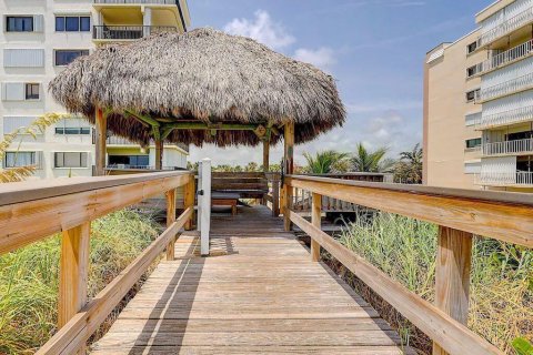 Condo in Jensen Beach, Florida, 2 bedrooms  № 2084172 - photo 19