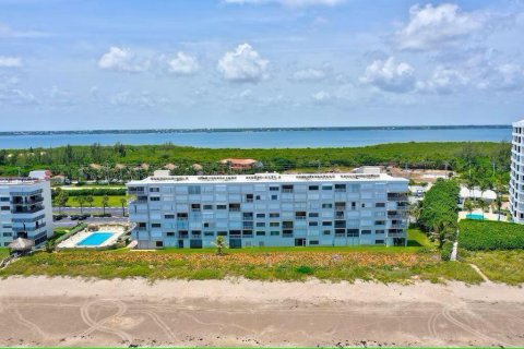 Condo in Jensen Beach, Florida, 2 bedrooms  № 2084172 - photo 13