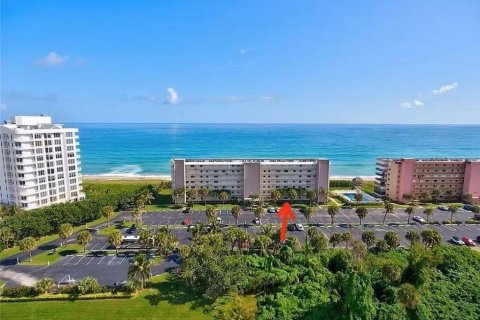 Condo in Jensen Beach, Florida, 2 bedrooms  № 2084172 - photo 17