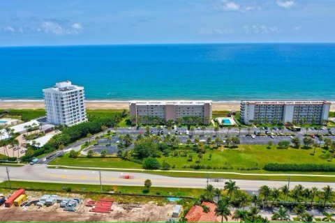 Condo in Jensen Beach, Florida, 2 bedrooms  № 2084172 - photo 10