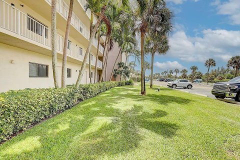 Condo in Jensen Beach, Florida, 2 bedrooms  № 2084172 - photo 28
