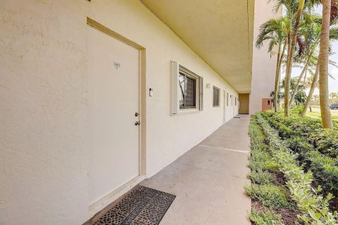 Condo in Jensen Beach, Florida, 2 bedrooms  № 2084172 - photo 29