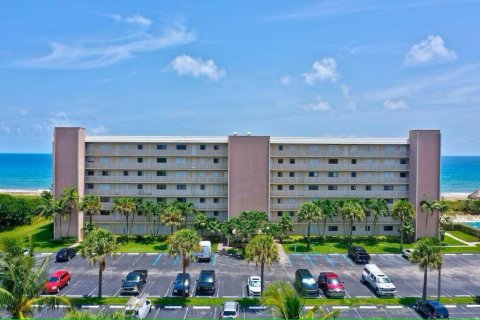 Condo in Jensen Beach, Florida, 2 bedrooms  № 2084172 - photo 25