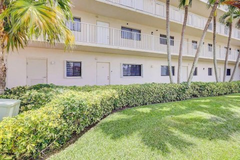Condo in Jensen Beach, Florida, 2 bedrooms  № 2084172 - photo 30