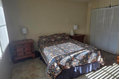 Condo in Deerfield Beach, Florida, 1 bedroom № 2261815 - photo 17