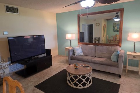 Condo in Deerfield Beach, Florida, 1 bedroom № 2261815 - photo 27