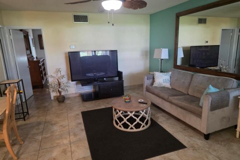 Condo in Deerfield Beach, Florida, 1 bedroom № 2261815 - photo 5