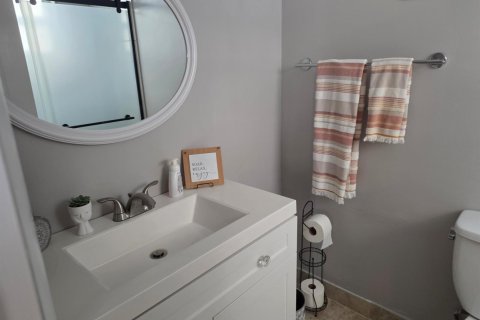 Condo in Deerfield Beach, Florida, 1 bedroom № 2261815 - photo 8