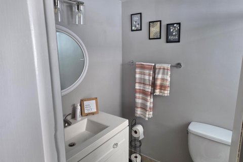 Condo in Deerfield Beach, Florida, 1 bedroom № 2261815 - photo 14