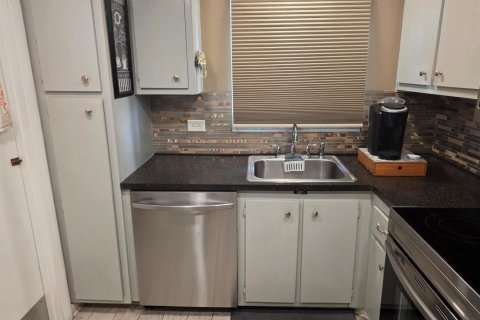 Condo in Deerfield Beach, Florida, 1 bedroom № 2261815 - photo 4