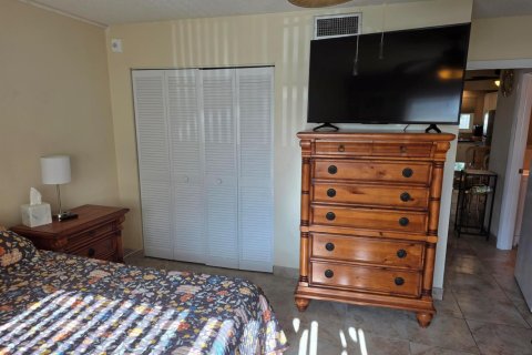 Condo in Deerfield Beach, Florida, 1 bedroom № 2261815 - photo 16