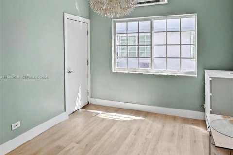 Condominio en Miami Beach, Florida, 1 dormitorio  № 2051595