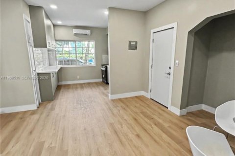 Condominio en alquiler en Miami Beach, Florida, 1 dormitorio, 51.1 m2 № 2051595 - foto 3